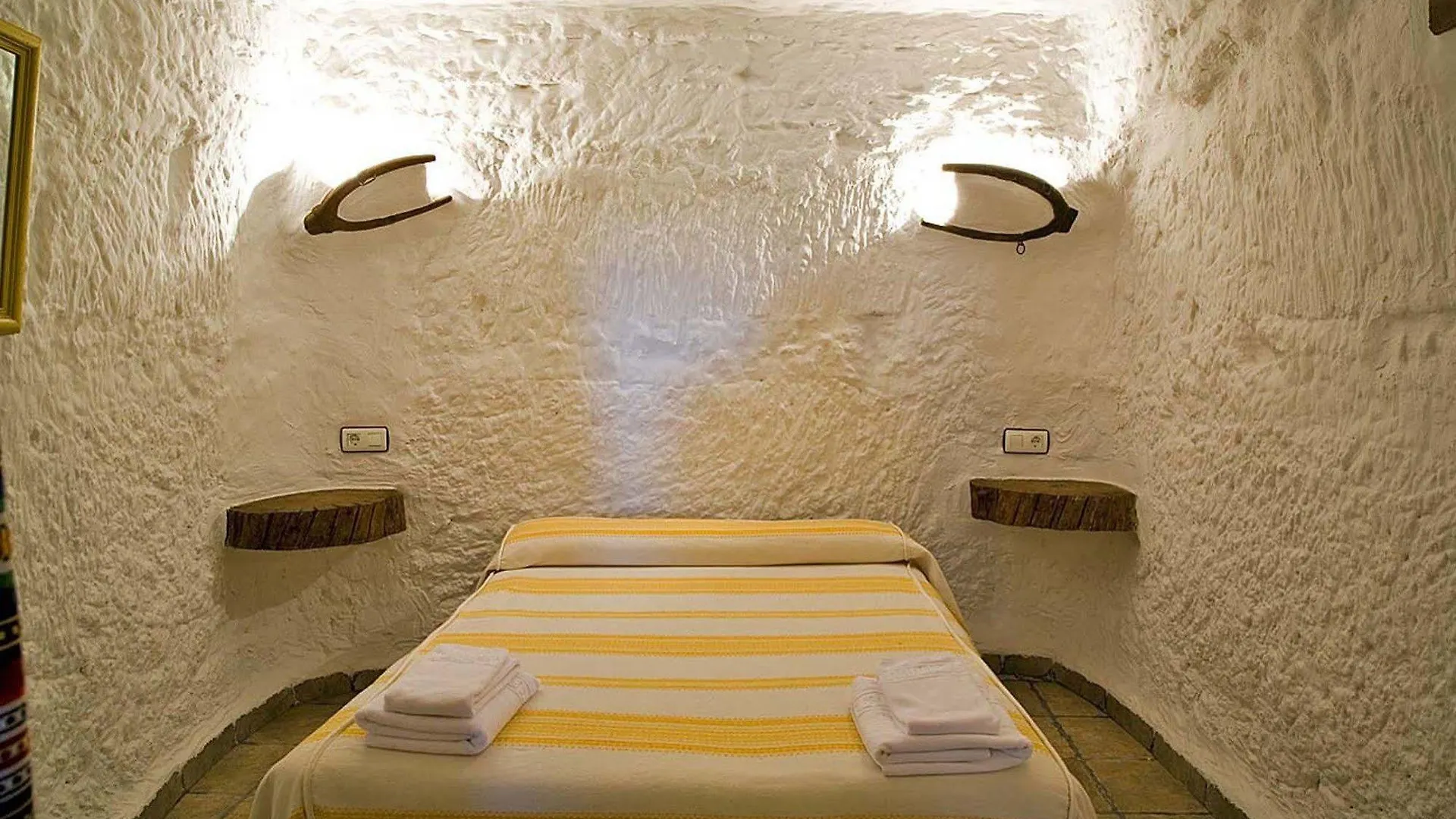 Cuevas La Atalaya Apartment Huescar Spain