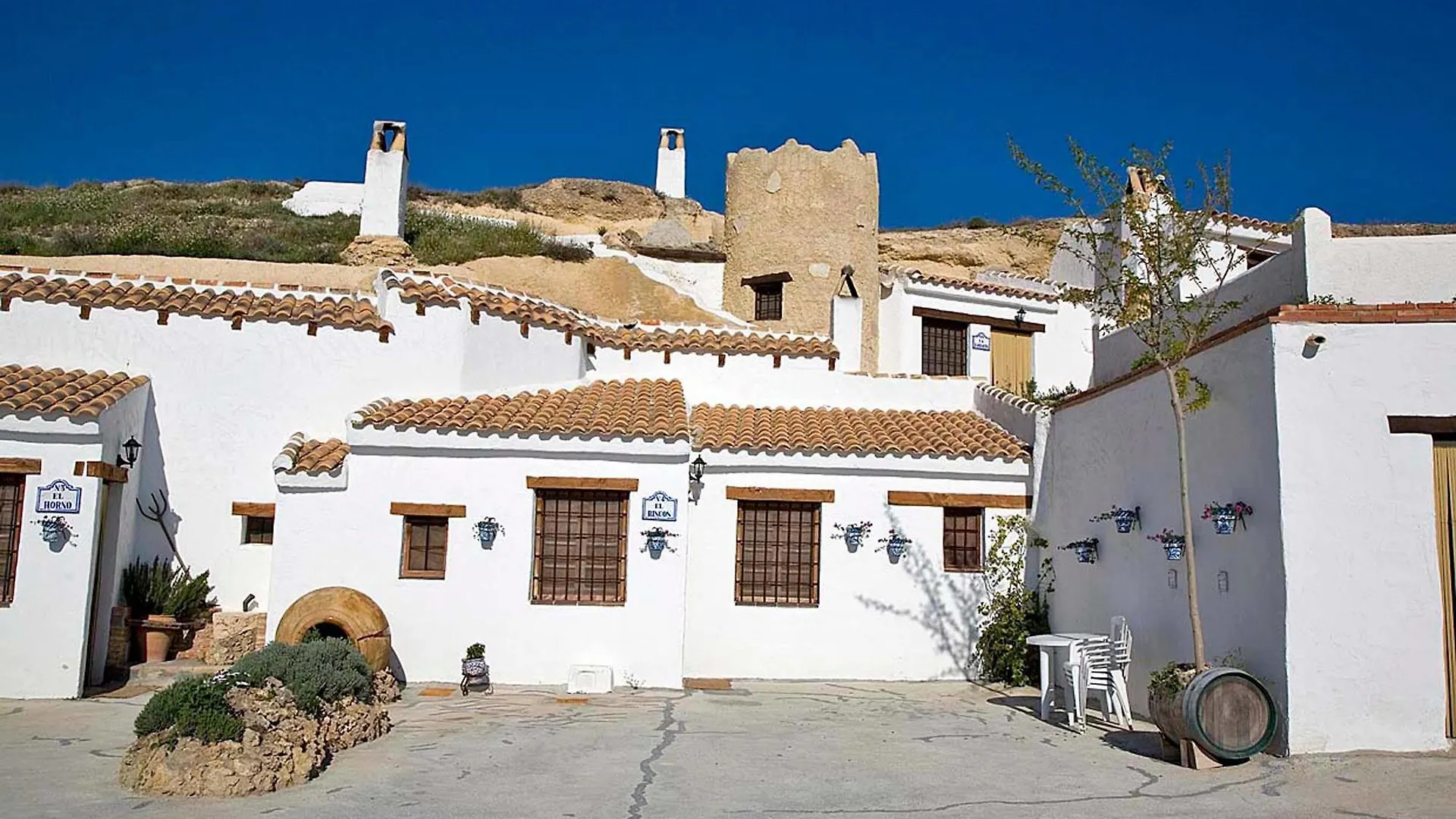 Cuevas La Atalaya Apartment Huescar