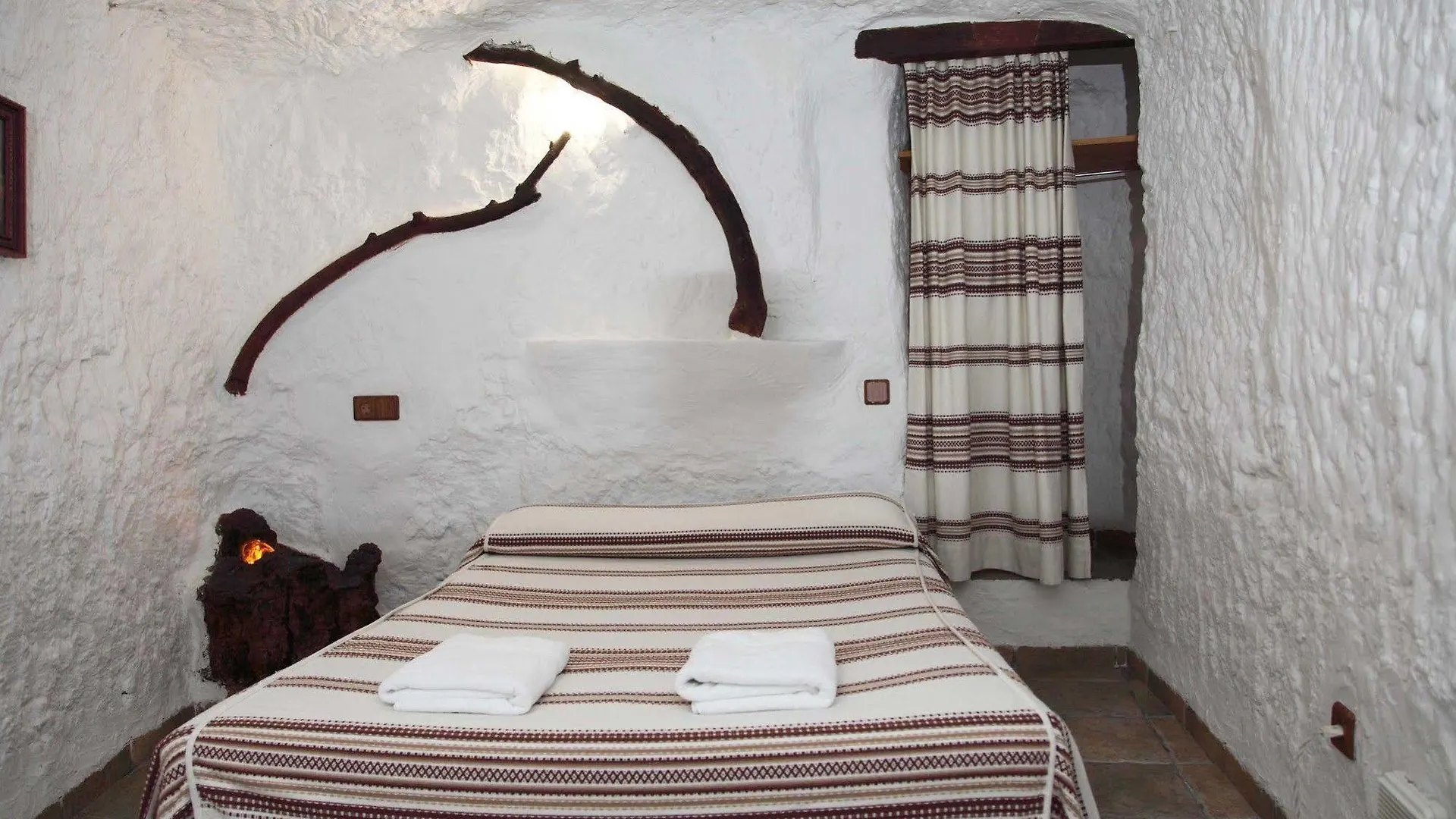 Cuevas La Atalaya Apartment Huescar